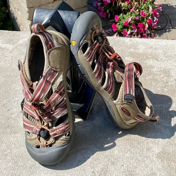 Keen Hiking Closed Toe Sandals Boys Size 5 US Waterproof Outdoors Tan Orange - Picture 3 of 16